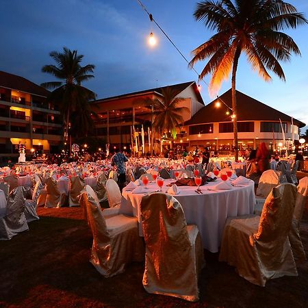 Damai Puri Resort & Spa Kuching Esterno foto A wedding reception at the Royal Island Resort and Spa