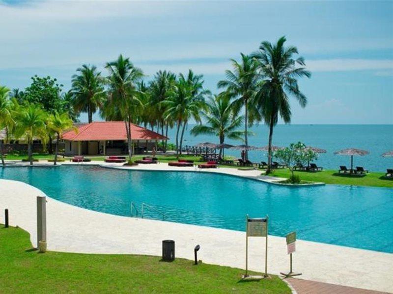 Damai Puri Resort & Spa Kuching Esterno foto The swimming pool at the resort