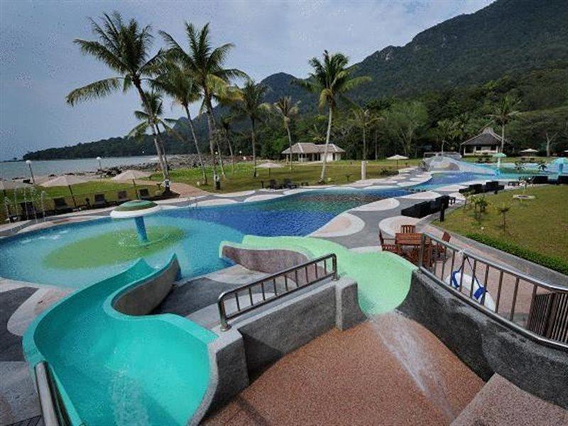Damai Puri Resort & Spa Kuching Esterno foto The water park at the resort