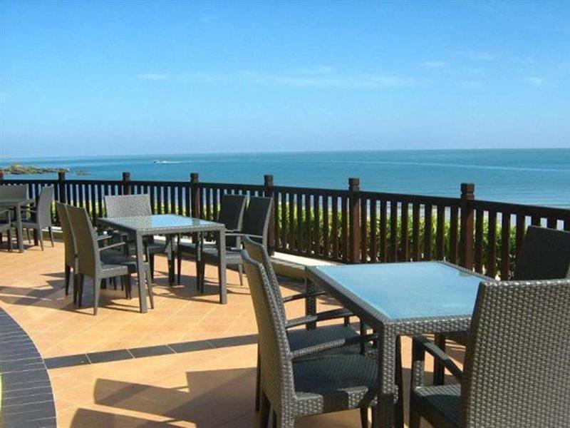 Damai Puri Resort & Spa Kuching Esterno foto View of the beach from the hotel