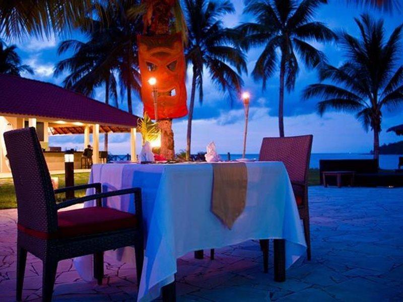 Damai Puri Resort & Spa Kuching Esterno foto A beachside restaurant in Maldives