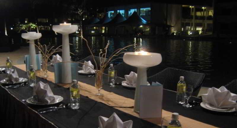 Damai Puri Resort & Spa Kuching Esterno foto The interior of the restaurant