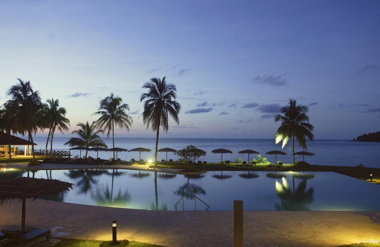 Damai Puri Resort & Spa Kuching Esterno foto Sunset at the beach
