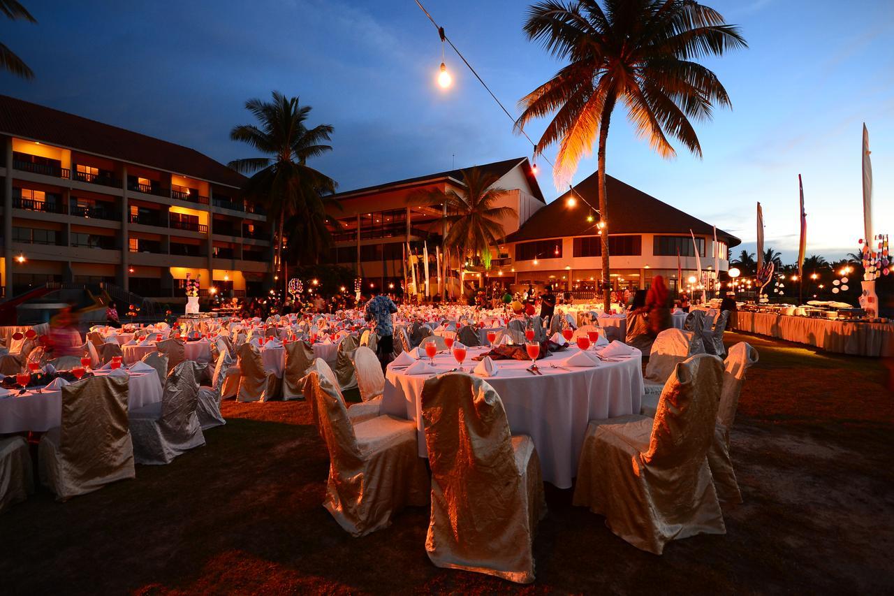 Damai Puri Resort & Spa Kuching Esterno foto A wedding reception at the Royal Island Resort and Spa