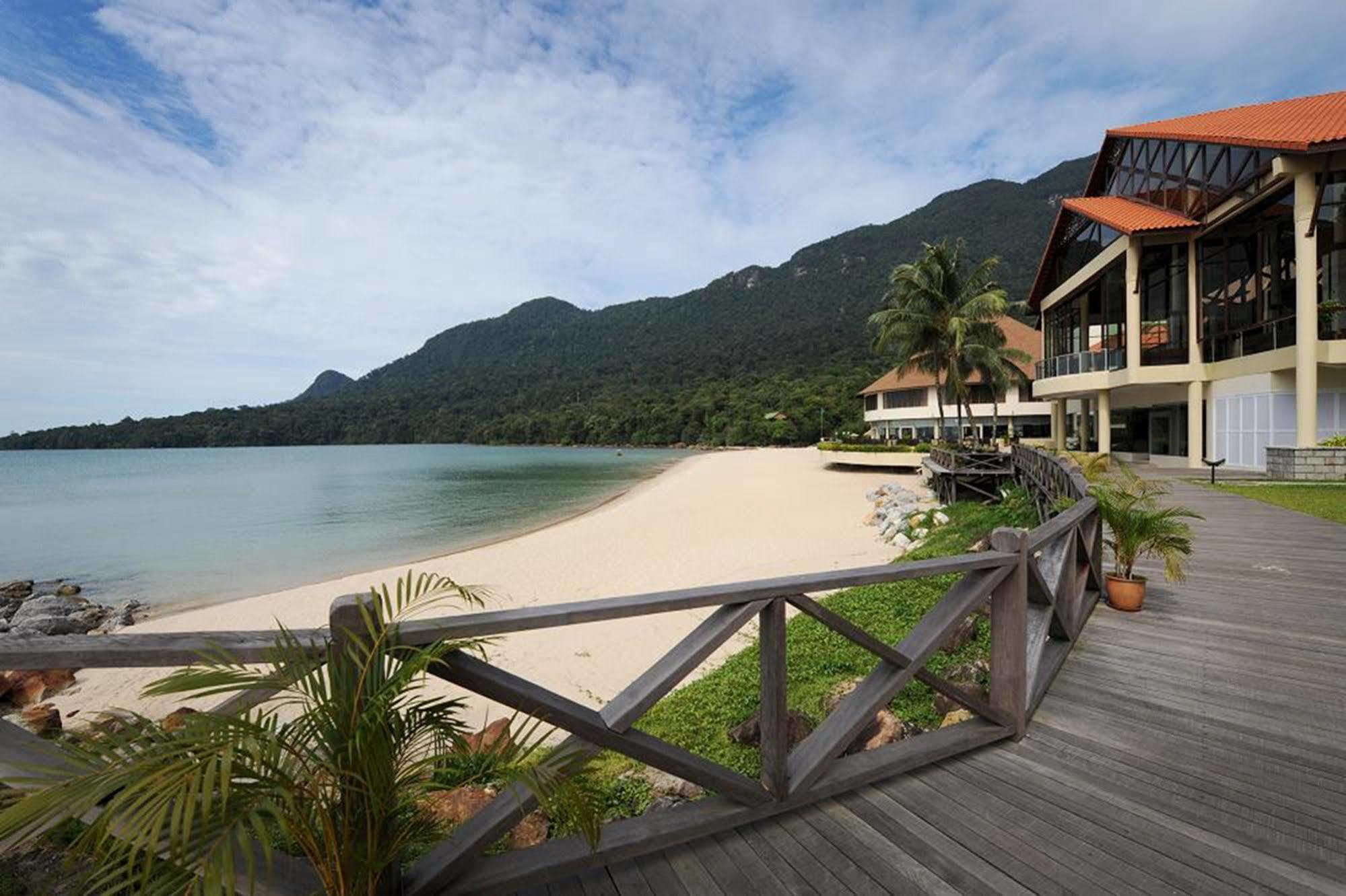 Damai Puri Resort & Spa Kuching Esterno foto The beach at Pangkor Laut Resort