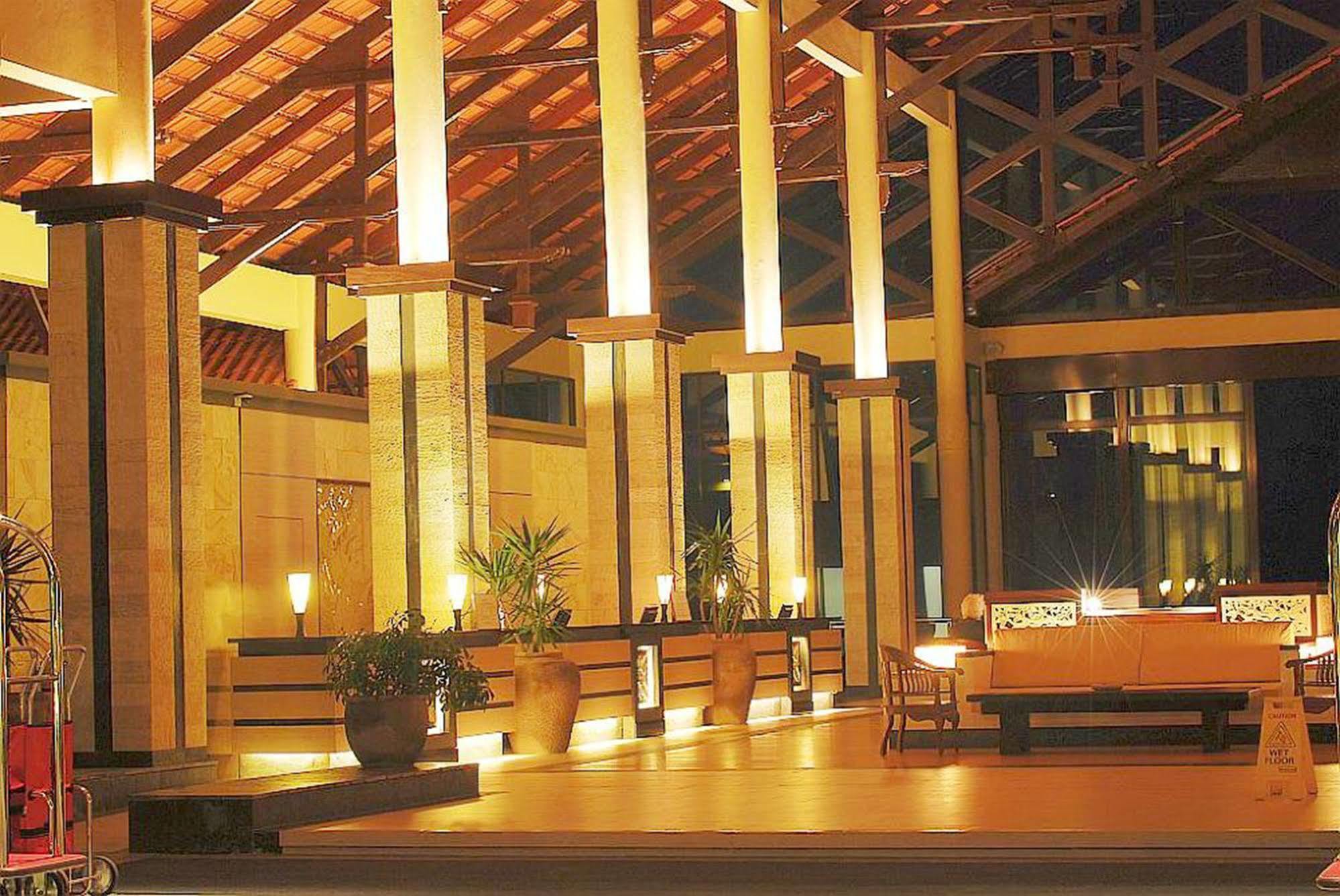 Damai Puri Resort & Spa Kuching Esterno foto The interior of the hotel