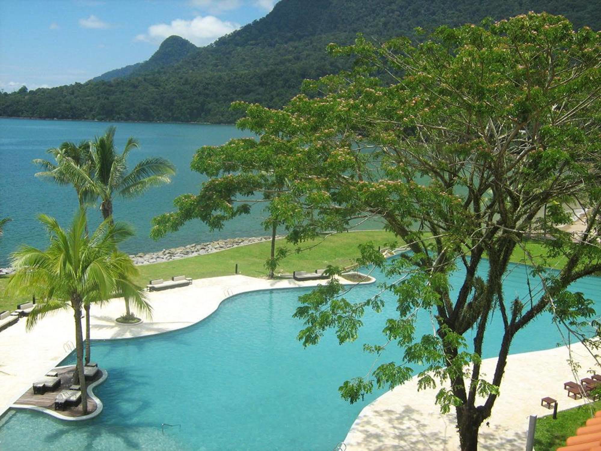 Damai Puri Resort & Spa Kuching Esterno foto The pool at the Pangkor Laut Resort